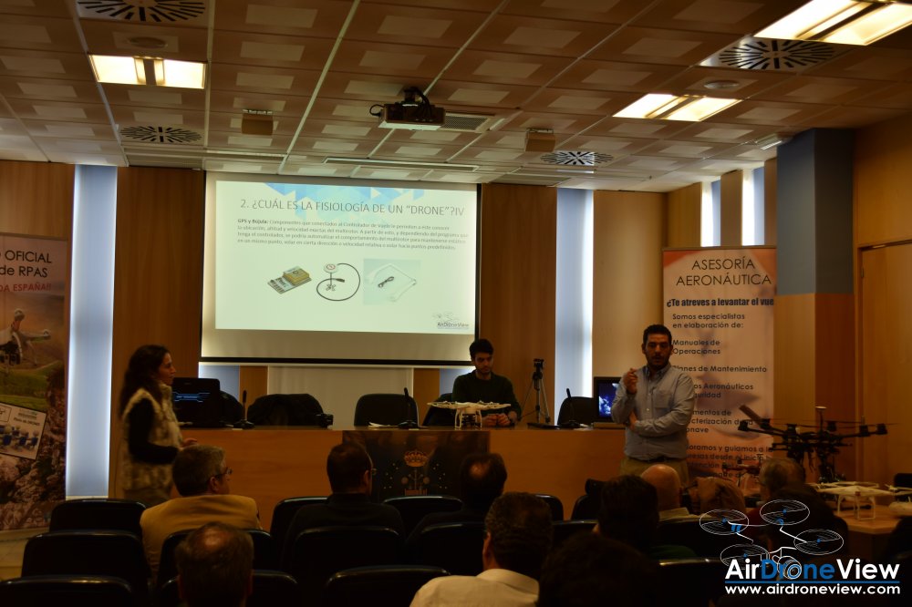 colegio de ingenieros badajoz coiiex extremadura charla drones rpas uav air drone view www.airdroneview.com charla jornada conferencia tecnica agricultura territorio dron decano rector legislacion (5)