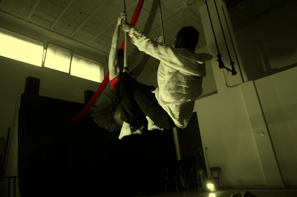 cabaret la rota espacio escenico circo trapecio badajoz foto cursos air drone view www.airdroneview.com espectaculo baile alumnos (13)