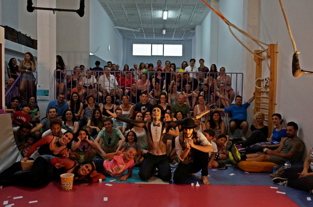 cabaret la rota espacio escenico circo trapecio badajoz foto cursos air drone view www.airdroneview.com espectaculo baile alumnos (15)