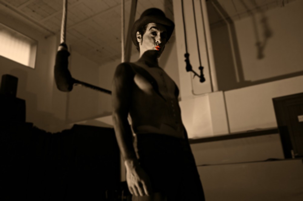 cabaret la rota espacio escenico circo trapecio badajoz foto cursos air drone view www.airdroneview.com espectaculo baile alumnos (2)