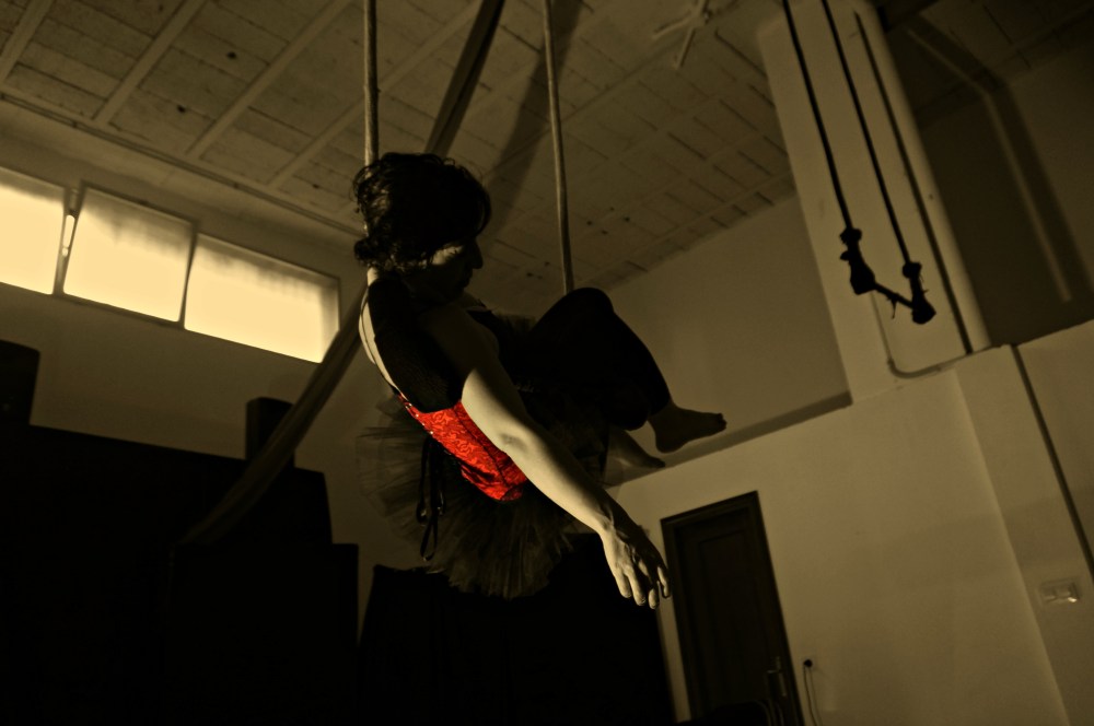 cabaret la rota espacio escenico circo trapecio badajoz foto cursos air drone view www.airdroneview.com espectaculo baile alumnos (23)