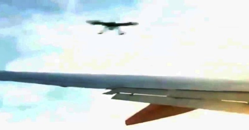 Impacto de dron contra el ala de un avión&nbsp;(fake)