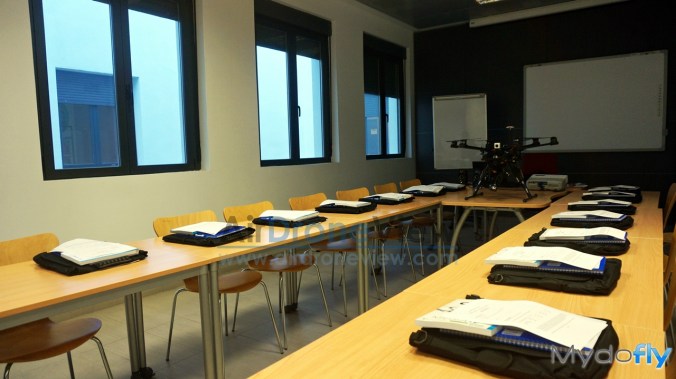 air drone view www.airdroneview.com curso oficial piloto rpas plasencia sexpe feval mydofly ato drones operador extremadura españa (2)a