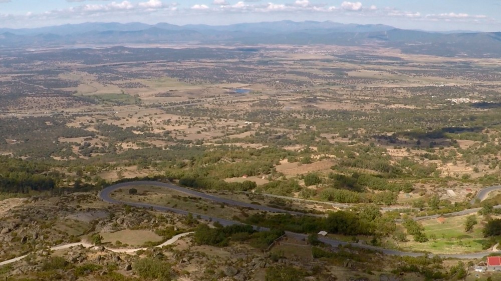 cabezabellosa plasencia air drone view www.airdroneview.com hurdes caceres paisaje pueblo drones video foto empresa badajoz extremadura españa 1