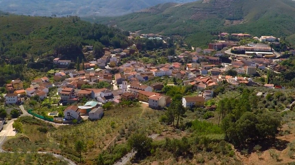 Caminomorisco air drone view www.airdroneview.com hurdes caceres paisaje pueblo drones video foto empresa badajoz extremadura españa