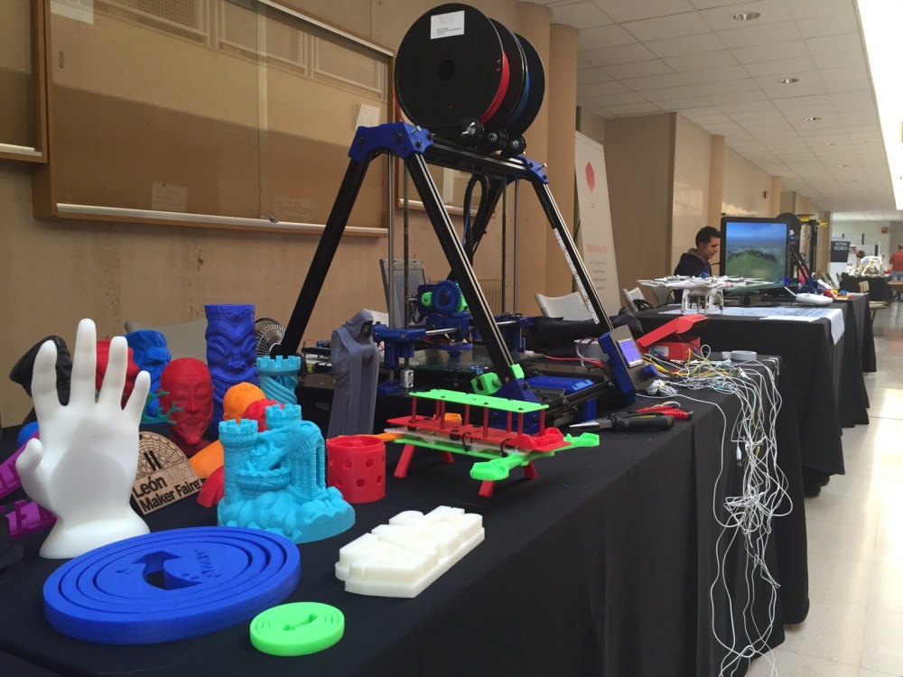 maker extremadura evento caceres makin empresas sector 3d proyectos fab lab demostracion charla exposicion air drone view www.airdroneview.com junta extremadura (3)