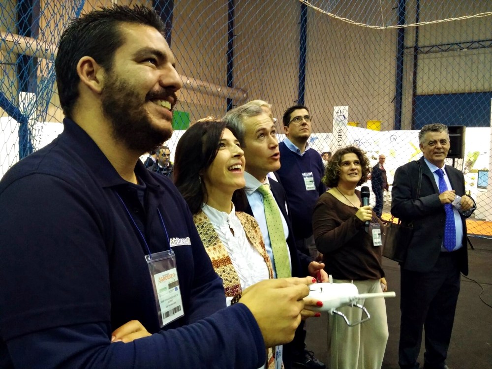 consejera educacion esther gutierrez moran empleo educacion curso rpas uav junta extremadura sexpe cdtica feval agroexpo badajoz don benito air drone view exhibicion (3)