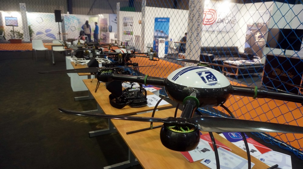 exposicion drones agroexpo 2016 don benito feval feria rpas uav exhibiciones air drone view www.airdroneview.com empresas expositor evento indoor (1)a