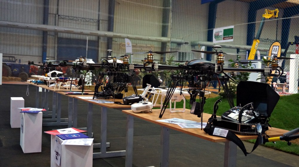 exposicion drones agroexpo 2016 don benito feval feria rpas uav exhibiciones air drone view www.airdroneview.com empresas expositor evento indoor (4)a