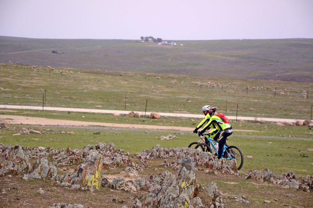 la buitrera club de ciclismo dientes de perro drones badajoz drones extremadura carrera btt a vista de dron buitres la serena con dron air drone view (2)