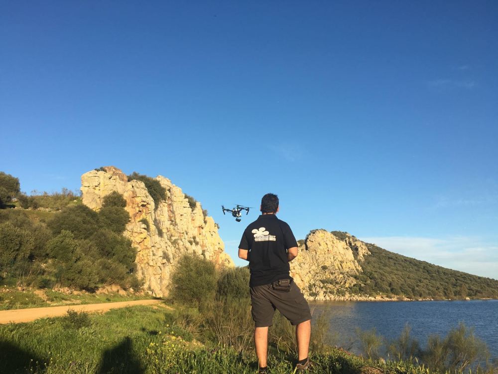 air drone view drones badajoz caceres reportaje aereo rpa rpas dron vuelo badajoz garcia sola documental television canal extremadura pelicula naturaleza medio ambiente (1)