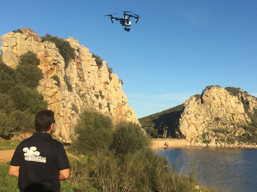 air drone view drones badajoz caceres reportaje aereo rpa rpas dron vuelo badajoz garcia sola documental television canal extremadura pelicula naturaleza medio ambiente (4)