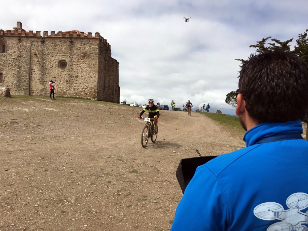 skoda titan xtrem tour tentudia drones reportaje video foto aereo tierra documental deporte btt extremadura españa carrera badajoz air drone view filmacion profesional (7)