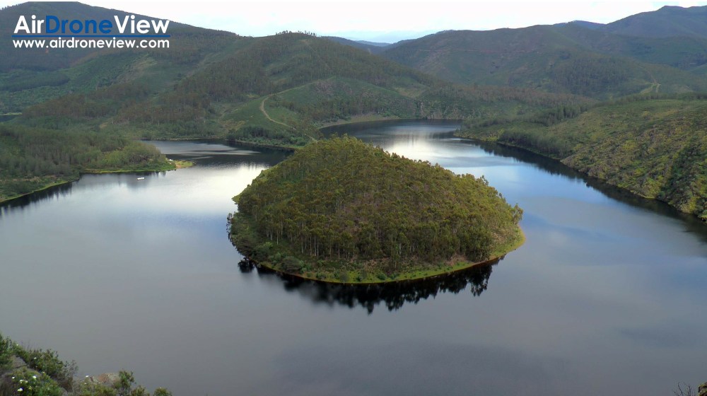 air drone view extremadura caceres meandro melero martinlandran el cerezal tejos gasco nuñomoral a drone a dron vista aerea vuelo con rpas uav vuelo pueblos las hurdes documental aereo (6)