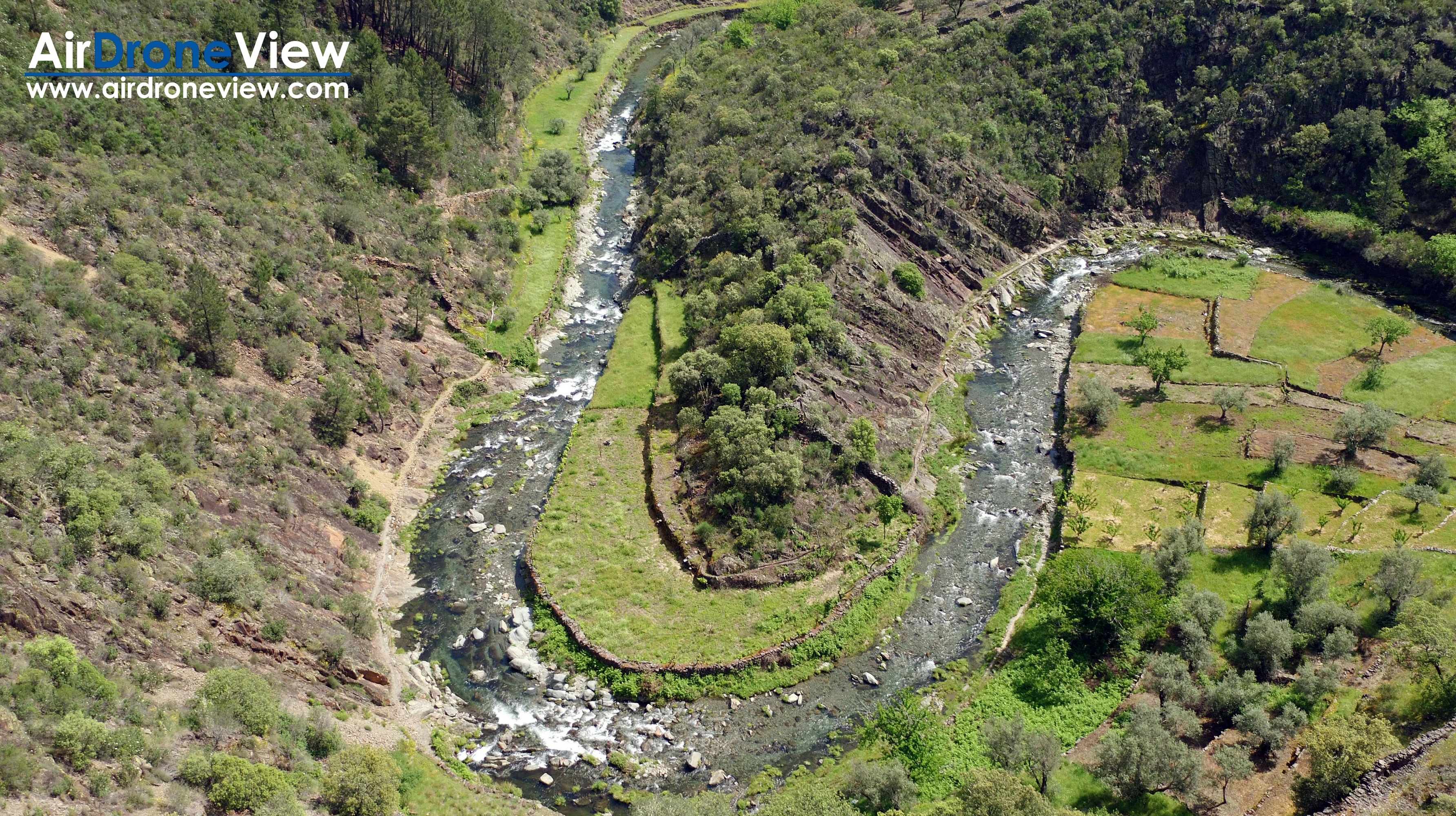 air drone view extremadura caceres meandro melero martinlandran el cerezal tejos gasco nuñomoral a drone a dron vista aerea vuelo con rpas uav vuelo pueblos las hurdes documental aereo (4)