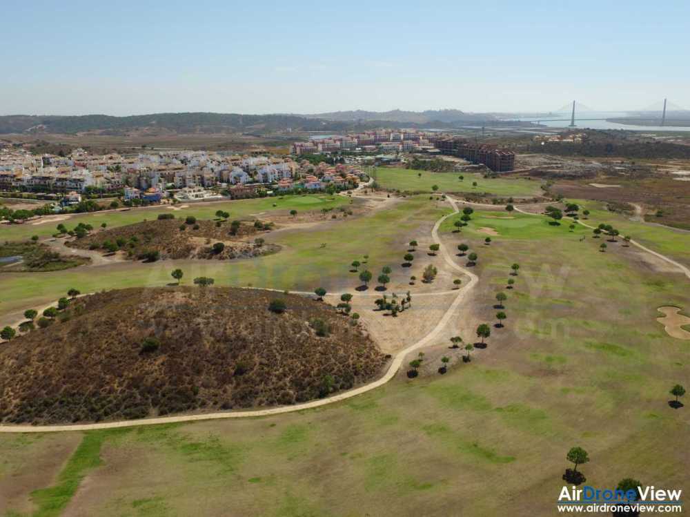 air-drone-view-www-airdroneview-com-huelva-ayamonte-isla-canela-punta-del-moral-drones-foto-video-aereo-reportaje-turismo-apartamentos-golf-playa-portugal-montegordo-camara-profesional-3