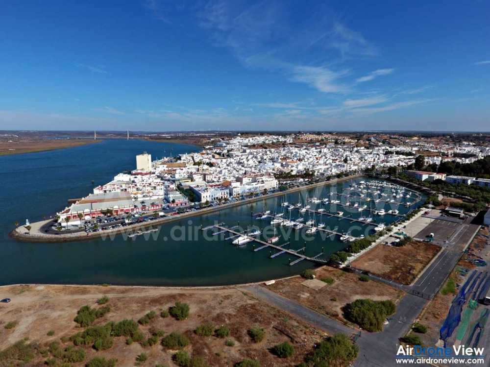 air-drone-view-www-airdroneview-com-huelva-ayamonte-isla-canela-punta-del-moral-drones-foto-video-aereo-reportaje-turismo-apartamentos-golf-playa-portugal-montegordo-camara-profesional-4