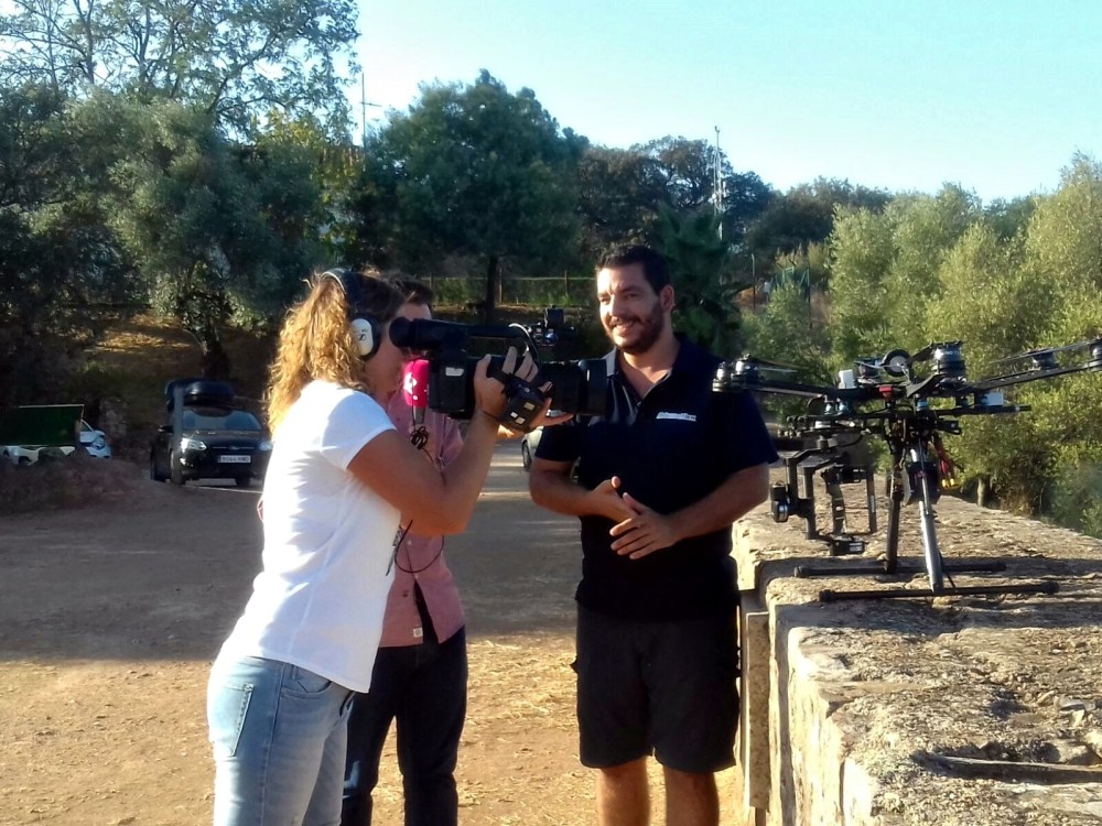 entrevista-canal-extremadura-air-drone-view-www-airdroneview-com-drones-extremadura-badajoz-espana-caceres-merida-tv-exhibicion-dron-volando-inspire-1-dji-s800-28