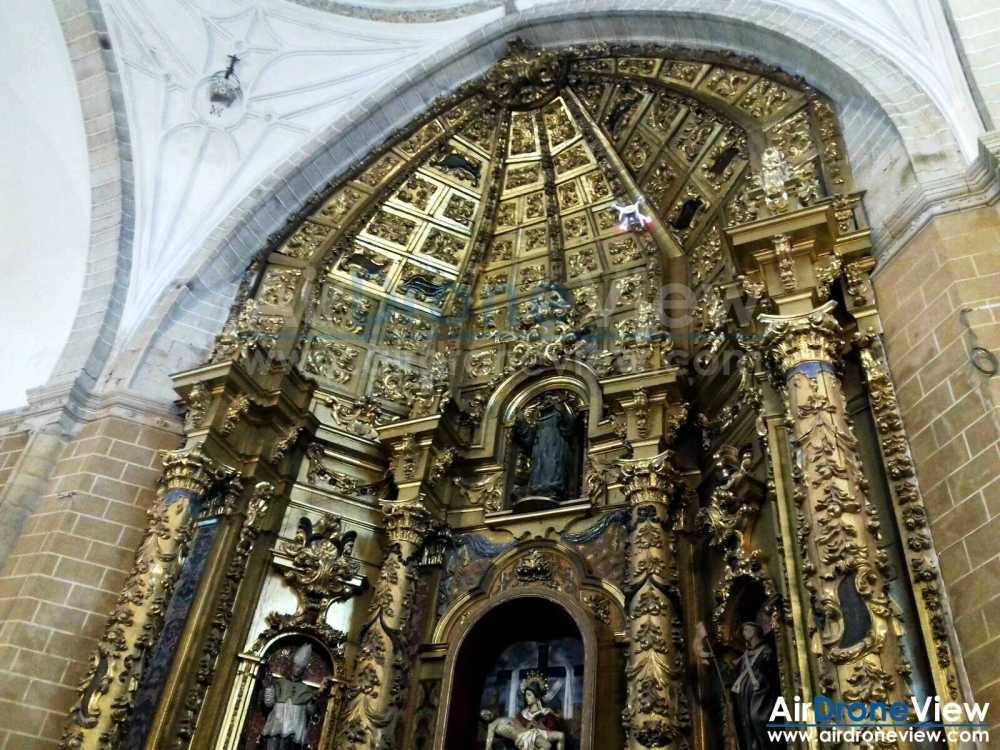 air-drone-view-www-airdroneview-com-patrimonio-drones-trabajo-aereo-interior-iglesia-restauracion-retablo-altar-trujillo-extremadura-espana-badajoz-caceres-empresa-10a