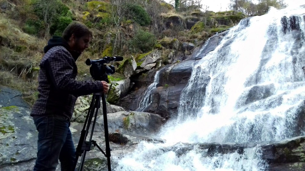 filmacion-casa-rural-spot-publicitario-video-drones-valle-del-jerte-extremadura-air-drone-view-www-airdroneview-com-empresa-publicidad-otono-espana-rio-cascada-montana-1