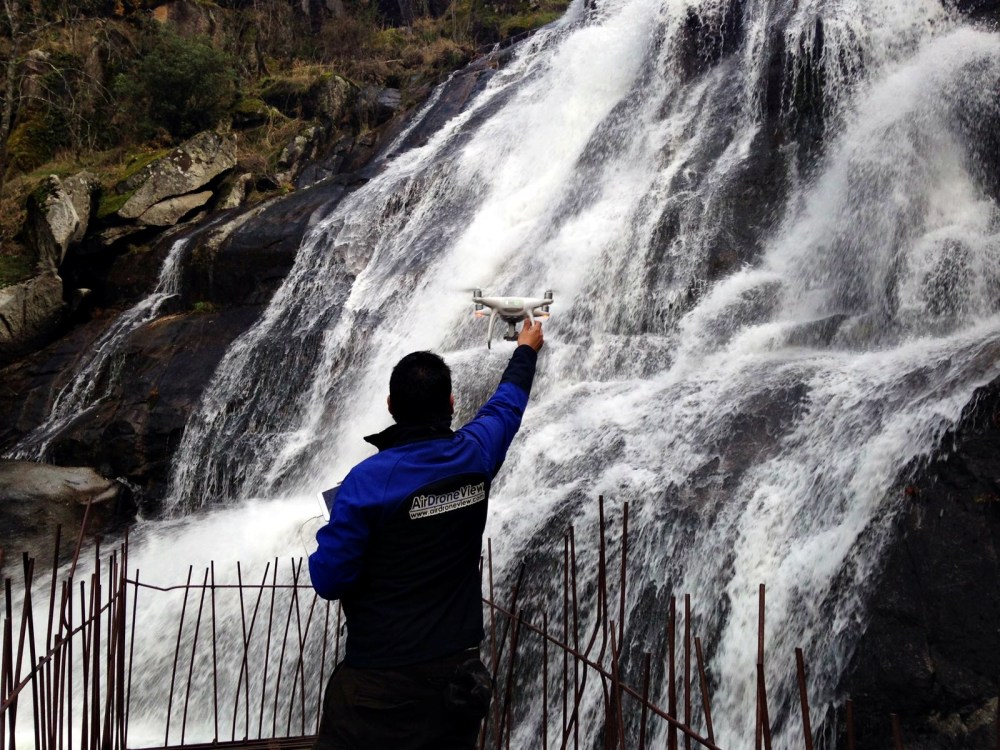 filmacion-casa-rural-spot-publicitario-video-drones-valle-del-jerte-extremadura-air-drone-view-www-airdroneview-com-empresa-publicidad-otono-espana-rio-cascada-montana-7