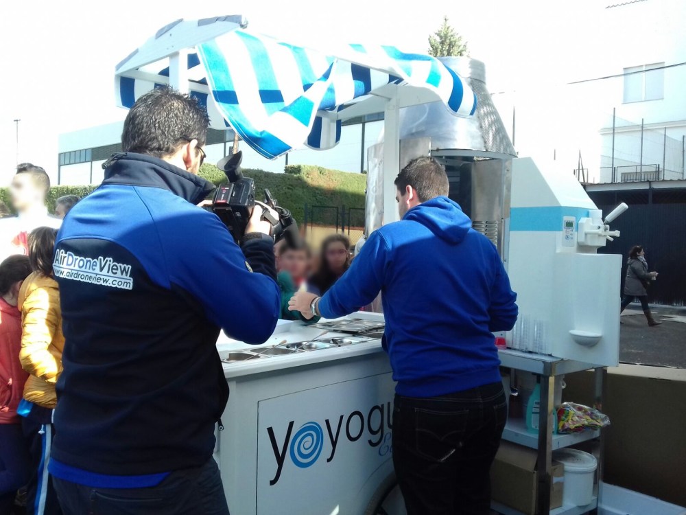 yoyogurt-merida-carrito-portatil-yogur-helado-soft-evento-carrera-salesianos-don-bosco-fiesta-stand-puesto-gratis-video-corporativo-facebook-air-drone-view-www-airdroneview-com-5a